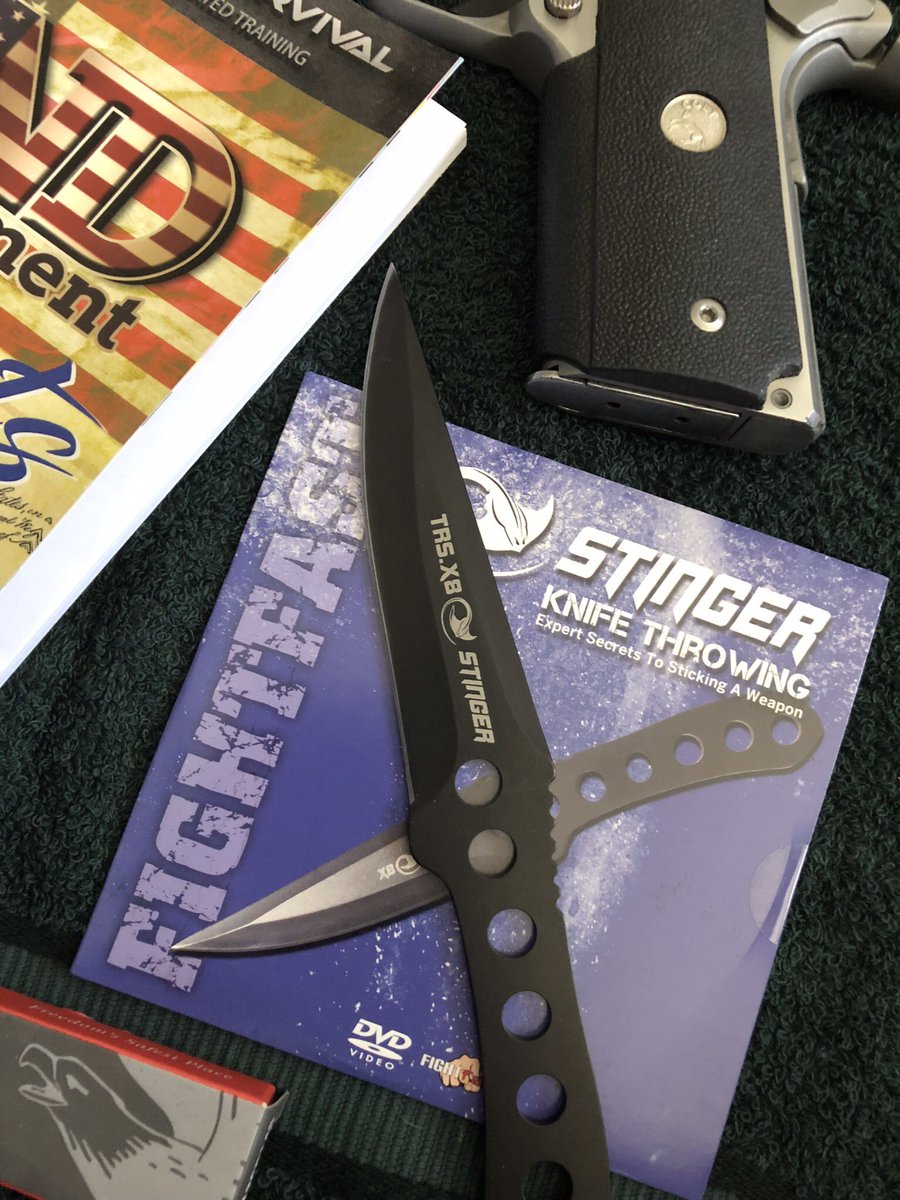 AntiqueTime's tweet photo. Stuff that gets sent to me. Other than the guns of course. #2A #2ADefenders #2AShallNotBeInfringed #NRA @NRA @R6Tac @BieBie_Ying #RangeDay #45ACP #ColtCombatCommander #ColtCommander #ColtSeries70 https://t.co/iSVGua63xF