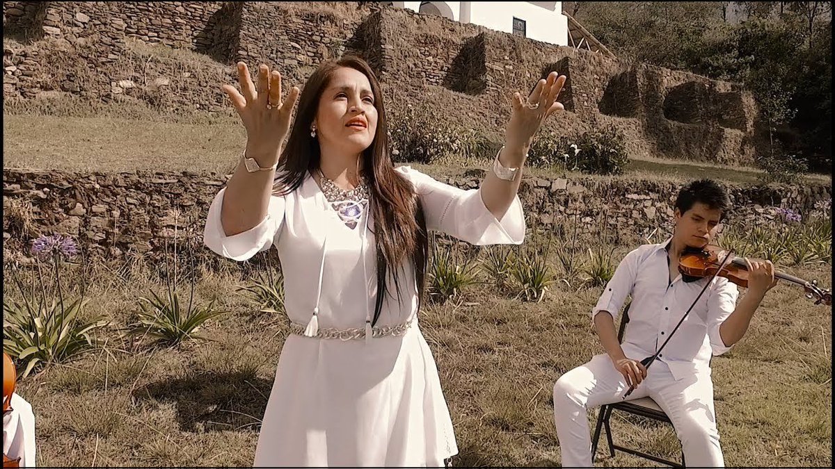 RadioNacionalFM's tweet photo. #TakiDatos | Alcides Gonzáles, conductor del programa 'Cordillera de los Andes' de Francia, entrevistó a la soprano de lírica andina, #LilianLozano, desde #Huánuco.
#TierraQueCanta en #Nacional 103.9 FM 📻 https://t.co/3P70dixmT4