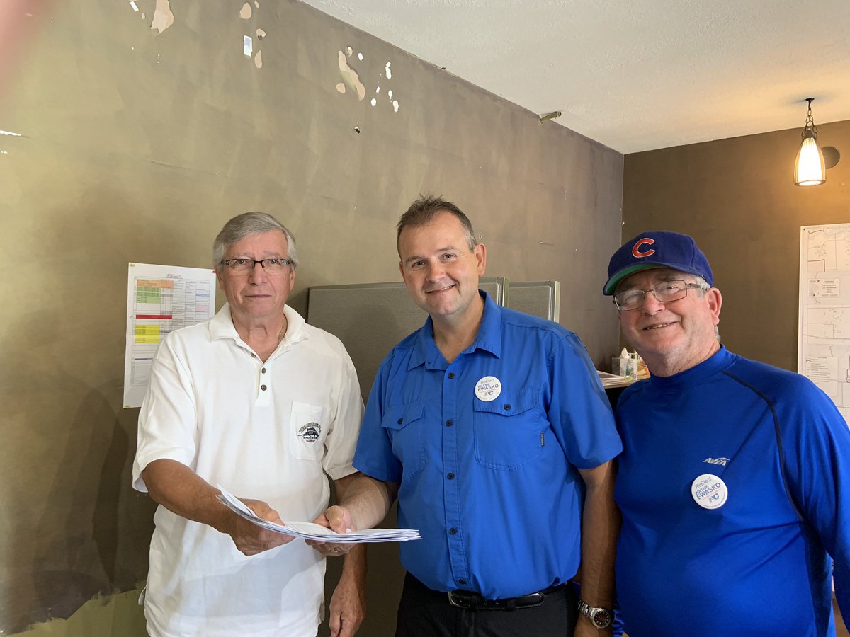 WayneEwaskoMLA's tweet photo. Campaign manager Bob and I dropped in to the returning officers office to drop off my paperwork. #MBElection2019 #Campaign2019 #MBPoli https://t.co/Hl5odwN6gz