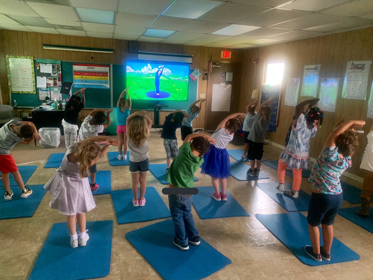 charitycorneli1's tweet photo. Kinder #BearHunt w/@CosmicKidsYoga...โ
1st grade R&P collab w/@OPENPhysEd #HulaIgloos...โ
4th grade team building w/#SortYourself... โ
Finished wk 1 strong with some awesome lessons and instant activities. โค๏ธ my PhysEd community! @MCPSWellnessPE @SWETornadoes #imaFANswe #SEL https://t.co/CTKBLiFo1f