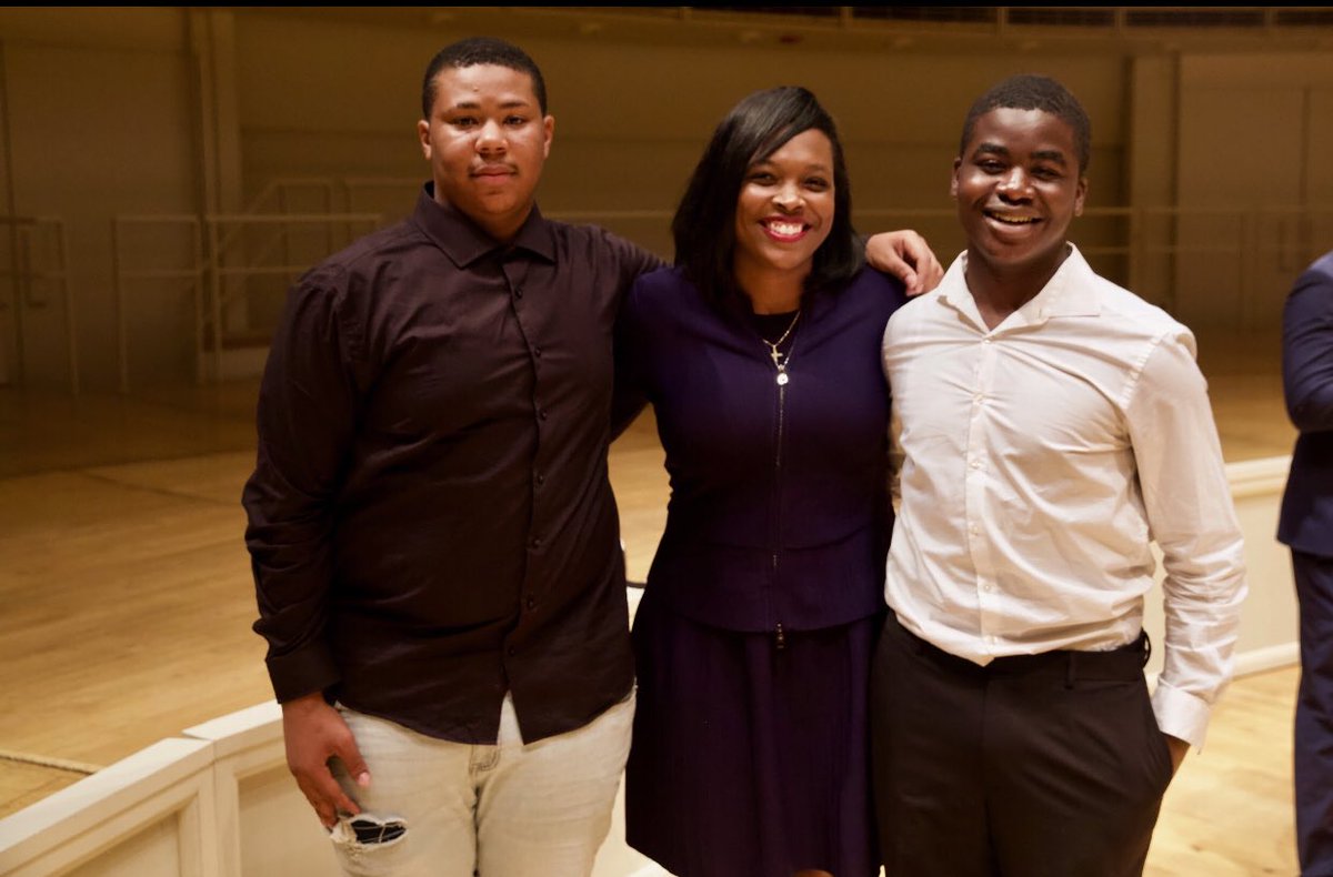 harlanisrising's tweet photo. FalconsRISEto theOccasion!
OUR very own Jalen Vanable and Jackee Elliot with Dr. Janice Jackson.
Success Starts HERE! #adminsummit19
#TheBestAreWithCPS @erick_pruitt https://t.co/oRqaiqoWYO