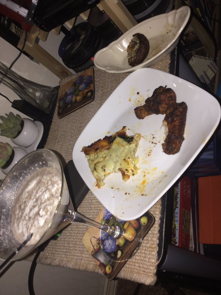 Refuse2BCliche's tweet photo. Last night! Left overs are just as good. Friday breakfast 🍳 https://t.co/oCGrAy0oN1