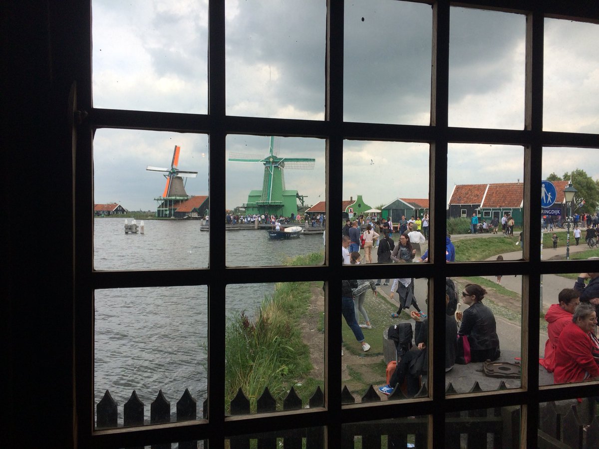 ConnyMaas's tweet photo. Boffen! Als nieuw bestuurslid kennis maken met enkele molens en hun molenaars/vrijwilligers! Prachtige verhalen, passie en fantastische momenten voor een foto! #dezaanschemolen #dezaanseschans #kennismaken #bofferd! https://t.co/HH1yhFEDVb