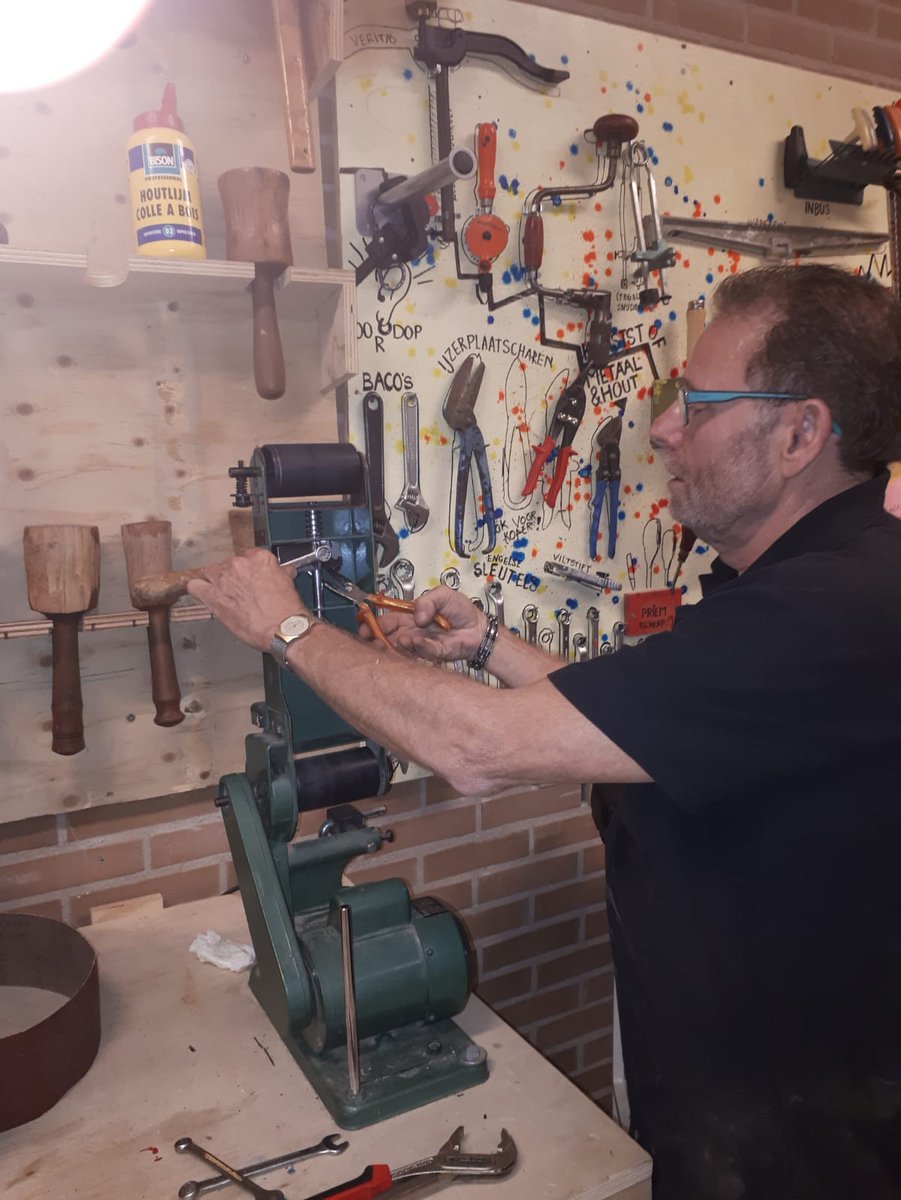 WALHALLAb_NL's tweet photo. Dear #makers where ever you are and whatever you #make. 

One of the most modest,  experienced and overall good pedagogical #MakerMaster is our  honourable @FrankvdV4 
.

He doesn't think much of Twitter. Pity. We think you all should follow this Great Guy. Pls Rt!

#makered https://t.co/P2xCHgKtCq