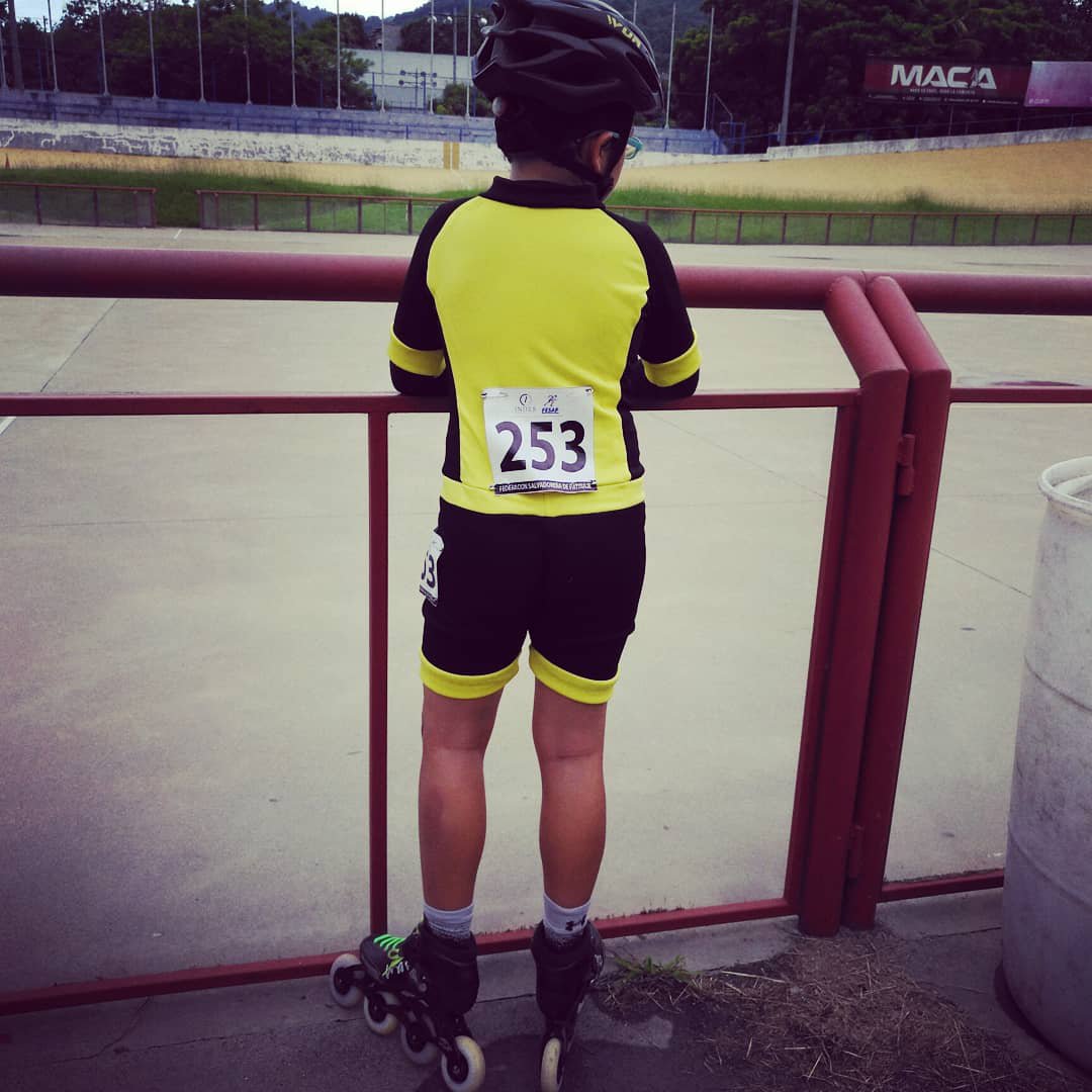 Maurita_DelCid's tweet photo. A Dios sea la Gloria y la honra...
Rafita logro 4 medallas de Oro en los 58 Juegos Estudiantiles en la especialidad de Patinaje de Velocidad... #goskatetoday #skaterboy #mpcwheels @MPCWheels #wur #indeselsalvador @indeselsalvador https://t.co/CpZb0nxVCd