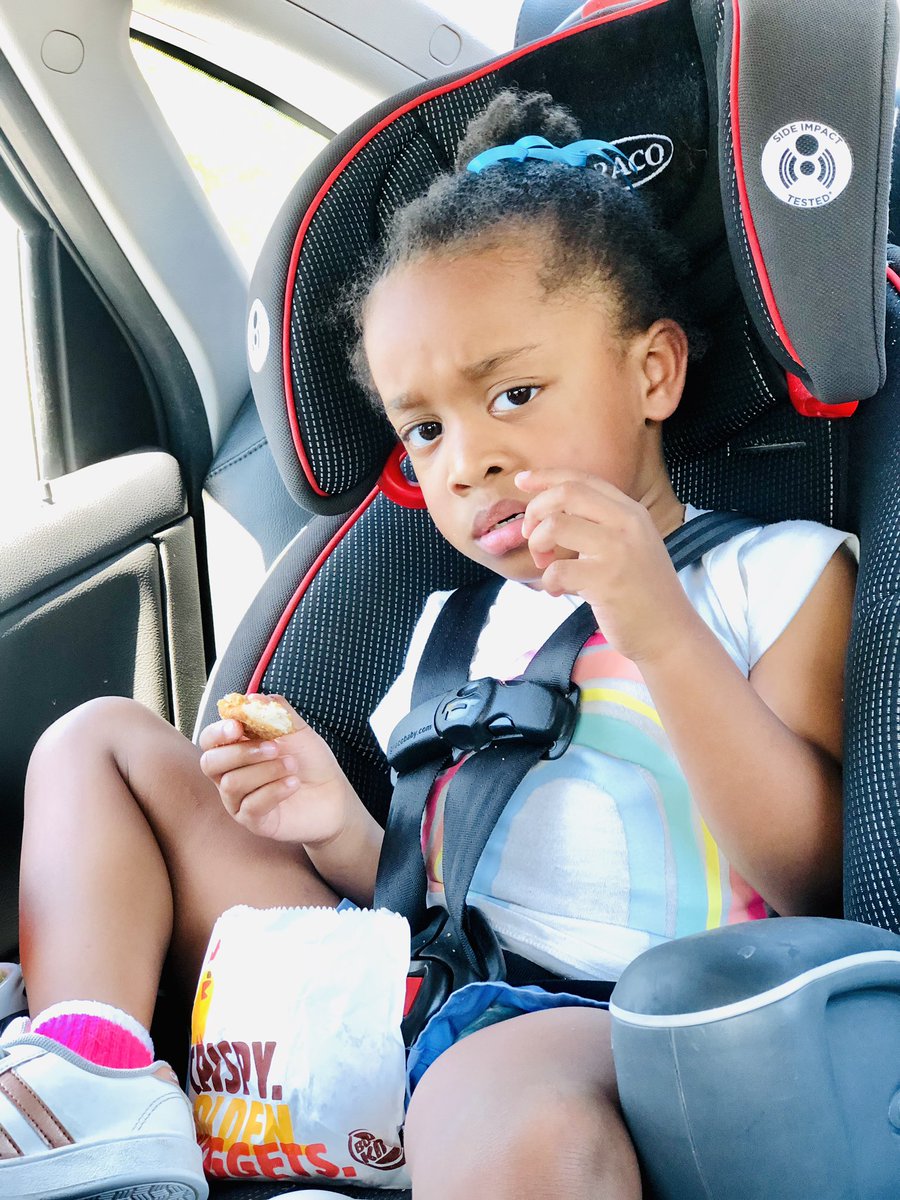 Chellezo252's tweet photo. The face my daughter makes when I sing. 😐🤷🏽‍♀️🙊✋🏽👧🏽 #NoMama #whatisyoudoingbaby #momlife #momanddaughter #princessryan👸🏽 https://t.co/5uOfEq67oi