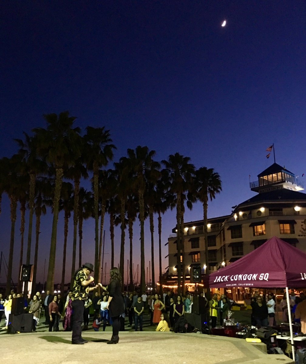 PortofOakland's tweet photo. Live on the Square Friday nights @JackLondonSq - 7:30-8pm DJ music on the Broadway Stage; 8pm-8:15pm dance performance; 8:15-9pm free Dance instruction; 9-11pm free dance party (all ages welcome) @visitoakland #freedancelessons #dancing https://t.co/HoXve0BO4s
