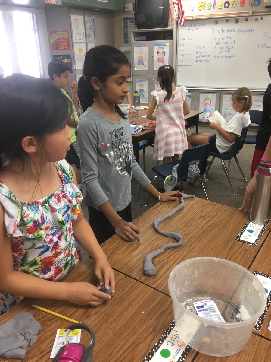 MrsKrepelka's tweet photo. We made Kool-Aid scented Playdough! Fun Friday in Room 16! @osterpride #usdlearns https://t.co/nWbIdZoNd7