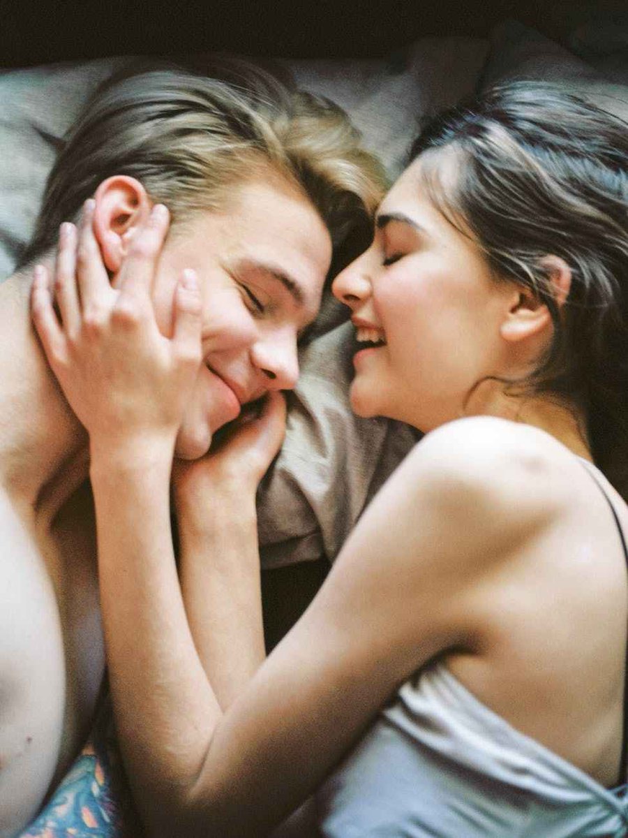 prudeclems90's tweet photo. How to make a girl fall deeply in love with you. https://t.co/D0yrz1Hh1A https://t.co/oKddq1mDQl