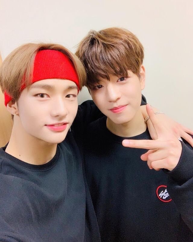 SxungMinB's tweet photo. —Mientras ya estaban en el club, Minnie se toma un descanso de bailar y publica una fotografía tomada en casa antes de que ambos comenzaran a arreglarse para salir de fiesta y festejar a Binnie por su cumpleaños. Claro que ahora iban mucho mejor vestidos que eso.— #HBDBinnieRB https://t.co/lFEePoqEt8