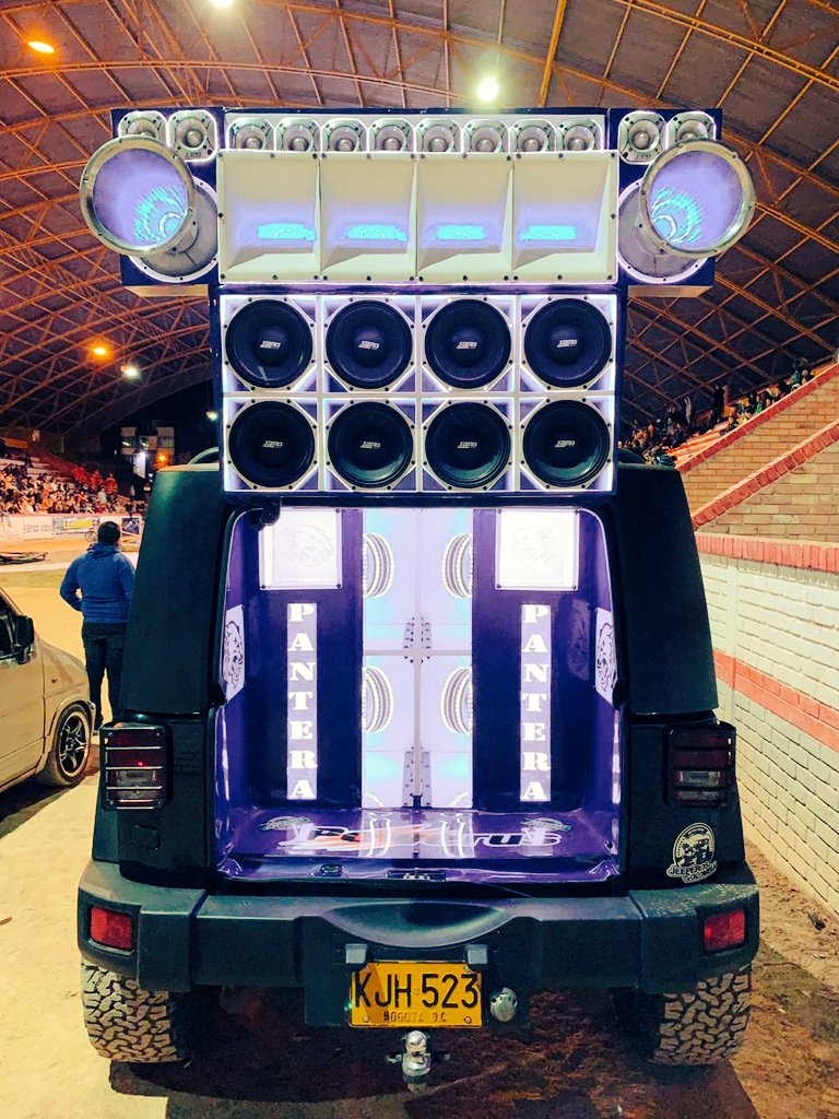 Danimoremusic's tweet photo. Lista la pantera #StatusVillavicencio
#Danieldj 😬🔊😵 https://t.co/FPuNX81Xax