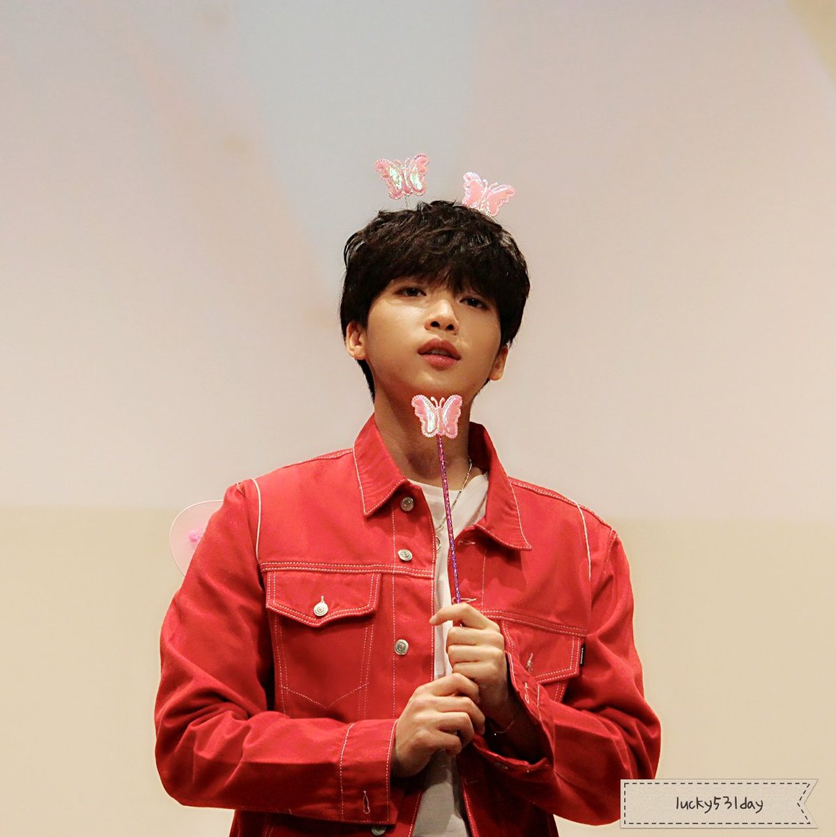 lucky531day's tweet photo. 190322 신나라 예판팬싸
나비🦋랑 사슴🦌이랑 꽃🌹이랑 세운이랑
#정세운 #JEONGSEWOON #PlUSMINUSZERO #feeling https://t.co/4ozhOziWmE