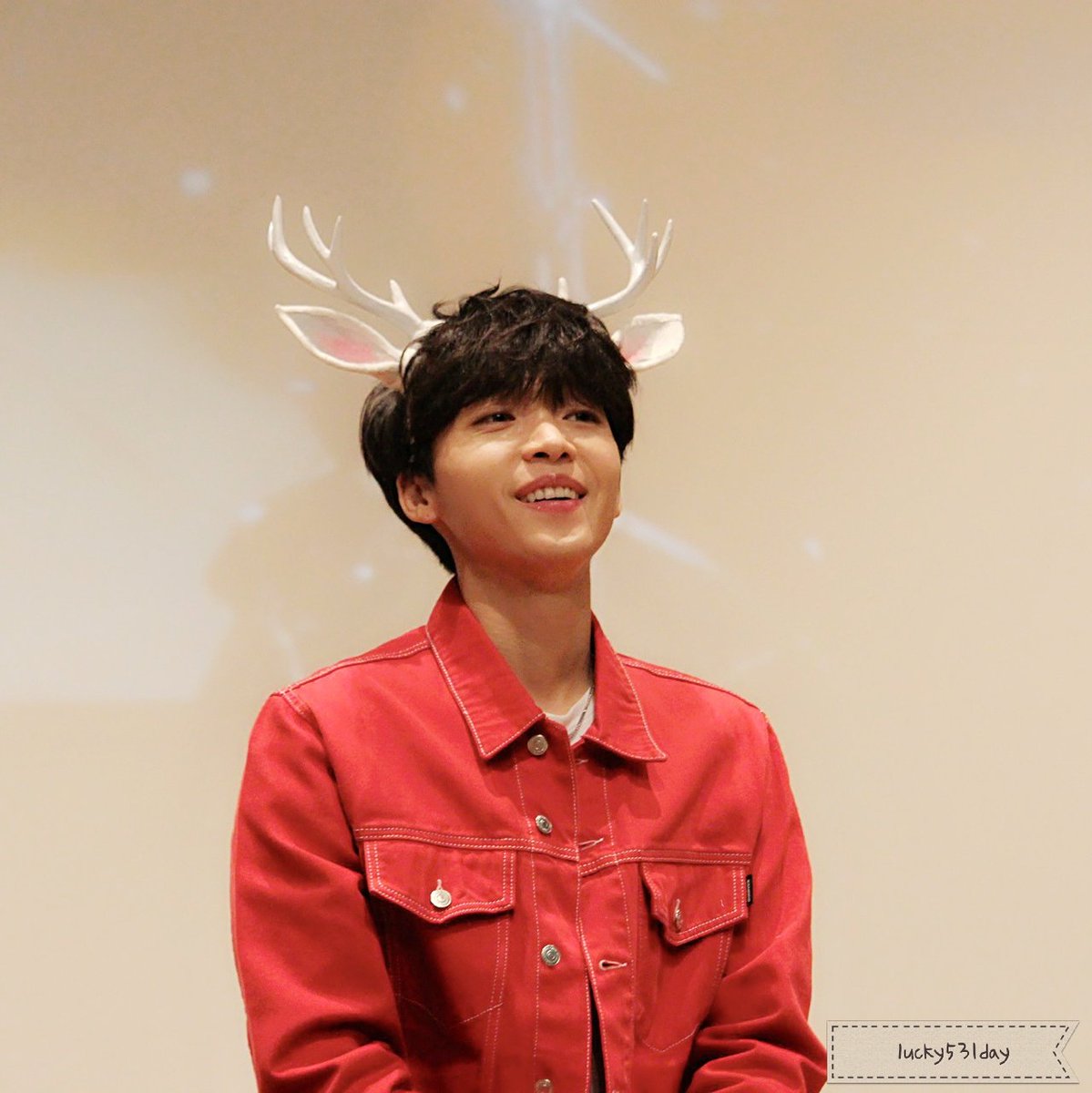 lucky531day's tweet photo. 190322 신나라 예판팬싸
나비🦋랑 사슴🦌이랑 꽃🌹이랑 세운이랑
#정세운 #JEONGSEWOON #PlUSMINUSZERO #feeling https://t.co/4ozhOziWmE