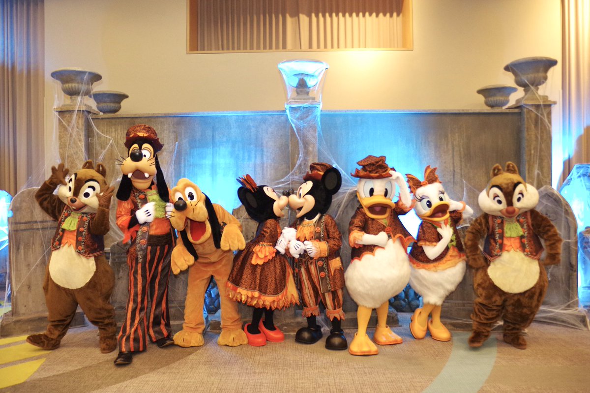 ヒロ ディズニー コンテンポラリー リゾートのコンベンションセンターにて ミッキーネット ハロウィンパーティー を開催いたしましたー お越し頂いたミッキーネットのお客様たちのためだけにディズニーの仲間たちが遊びに来てくれましたよー