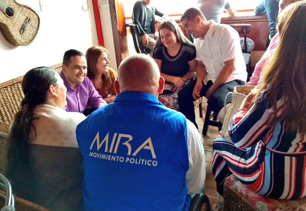 GeovanyLondonoG's tweet photo. #EnEsteMomento el @PartidoMIRA anuncia su adhesión al candidato #LeonardoSiagama
Por primera vez #PuebloRico podría tener Alcalde indígena
Junto al candidato a la #Asamblea #57 #AdrianBuitrago y candidato al Concejo #11 #RobertCastillo https://t.co/DKyOW5v5O0