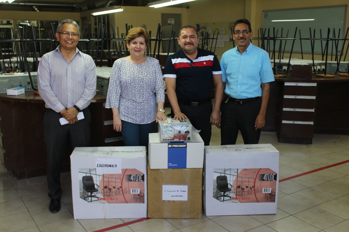 TecNM_Matamoros's tweet photo. . . . acompañada por el Mtro. @PaulinoRobledo  Subdirector de Servicios Administrativos.
#OrgulloTecNM #OrgulloGorila #TodosSomosTecNM #ComunidadTecNM #NoticiasTecNM https://t.co/zHO3OeVlG7
