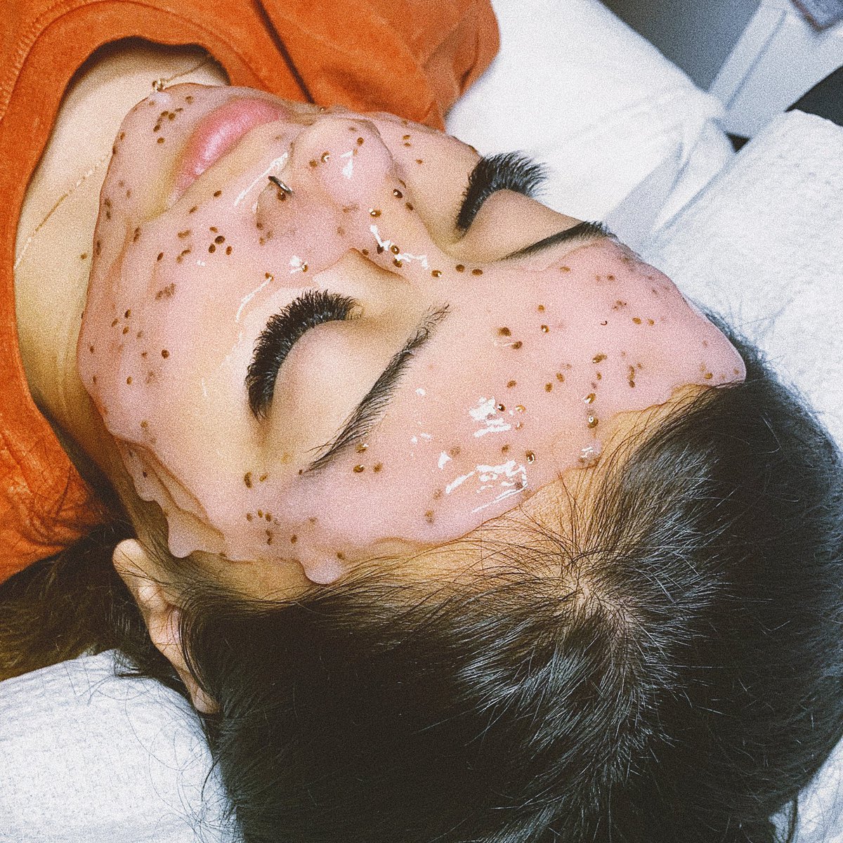 JayyyMartinez's tweet photo. Hi! My name is Jennifer &amp; I’m a licensed esthetician. I quit my salon job a year ago &amp; opened up my own small beauty studio, I offer lash extensions, lash lifts, jelly masks &amp; waxing. A simple rt can help out my small business 🖤 

IG: lashgalorebyjenn https://t.co/G25jkT3vYO