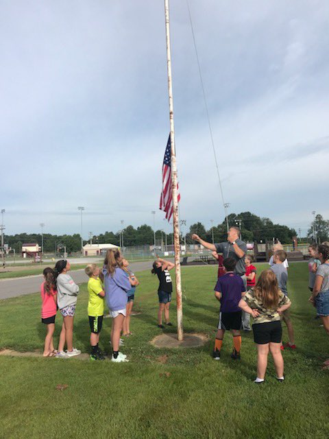 ewheatley73's tweet photo. DES Student Council learning about the proper way to handle/raise the flag🇺🇸.  @Dixondragons1 #1WC https://t.co/iYveVI5Flm