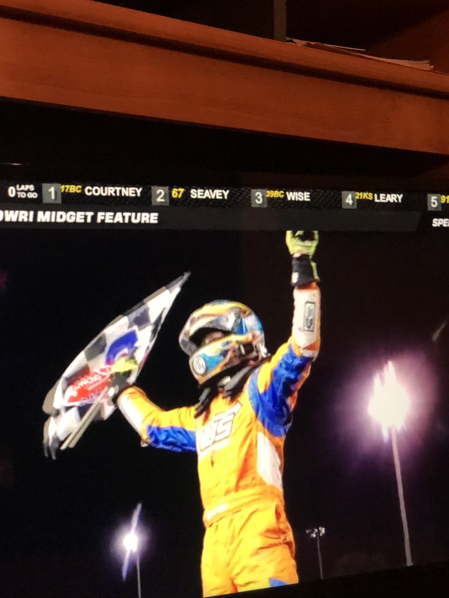 Indychick14's tweet image. WooHoo!! @TyCourtney23 Wins @LincolnILSpdwy 🏁☝🏼☀️ 
@NosEnergyDrink #17BC