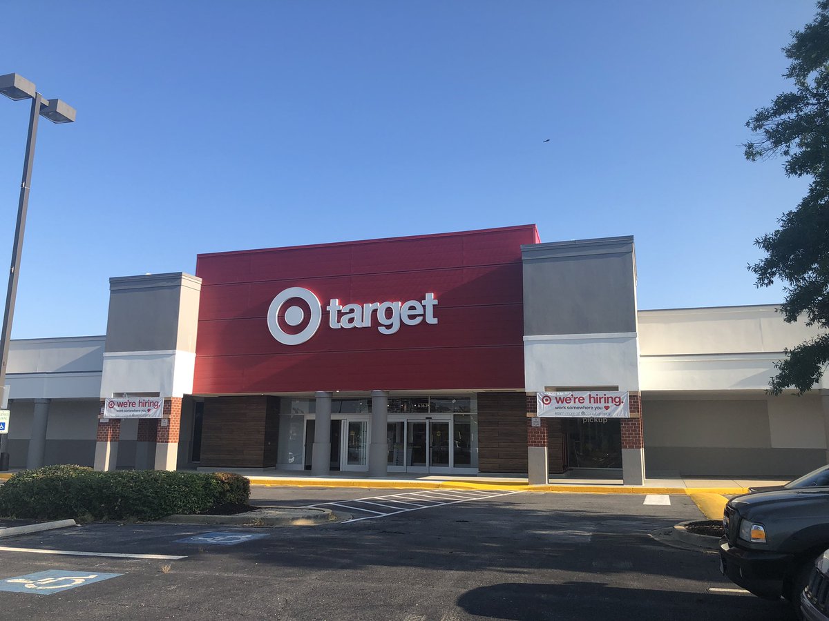 Busy week in new store world! Had an amazing time at HQ with our incredible Small Format team (@CK_Jansen) and the T3339 team and G499 leaders hosted over 200 candidates to kick off our five days of hiring! #worksomewhereyou❤️ #openingsomeBIGboxes #beautifulones #calltheFIBP 🎯