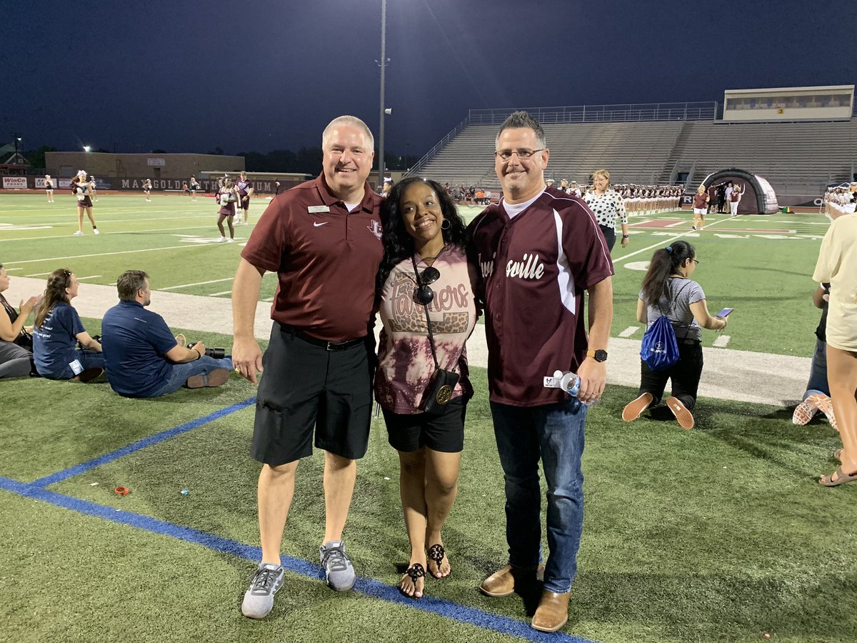 WilsonLashundra's tweet photo. We are Family!!! The #longmaroonline runs deep! I love seeing the entire feeder pattern come out to begin the year on one accord!!! #TodayatLHSK #LISDCulture #farmerpride #wearedegan #lovinmyjourney https://t.co/X9XczaTeqn