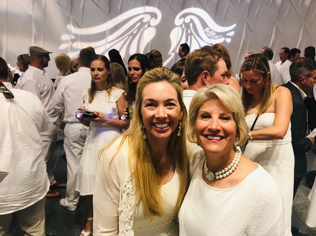 Having a blast at The Angel Affair this evening and I am SO proud of my Integrated Communications Team that has been working hard on this #event! I cannot say enough how close <a href="/AnyBabyCanSA/">Any Baby Can SA</a> is to my heart, what a wonderful night! 👼🏼
#AngelAffair #TheAngelAffair2019 #YoureOurAngel