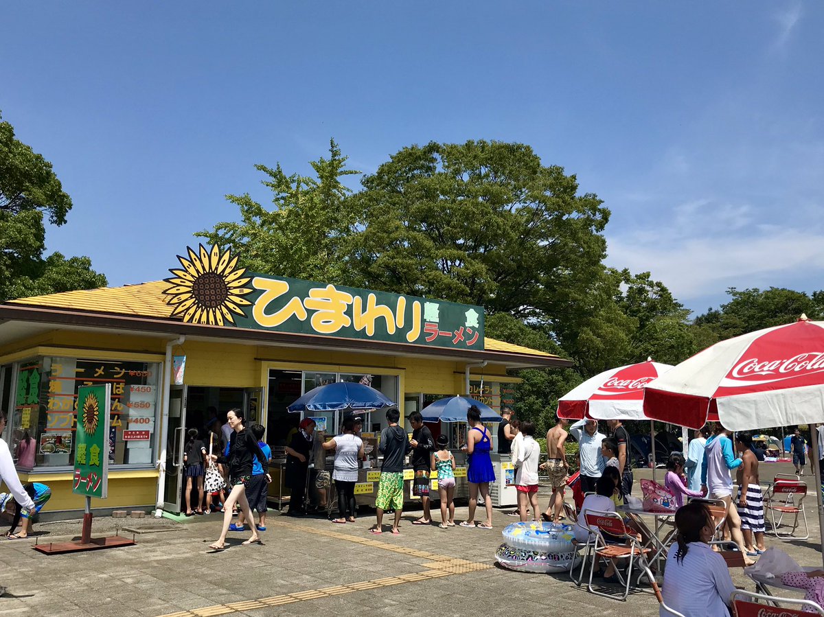 公式 川越水上公園 売店情報 波のプールの奥にあるひまわり売店 川越水上公園で唯一室内で飲食できるオススメスポットです 店長のオススメはラーメン テラス席もありホットスナックも充実 黄色い屋根が目印です 川越水上公園 Kawagoe