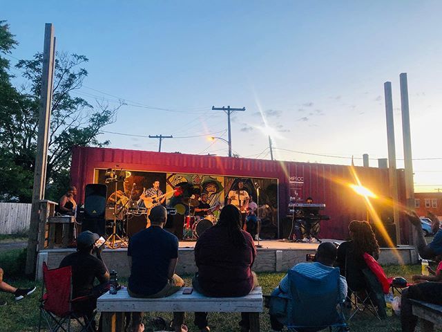 BlackChickMedia's tweet photo. @_thekdaniel put it down tonight @maroonartsgroup #mpacc as always!
#music #art #columbus #musicians #singer #vocalist #song https://t.co/AIxRWg01h7 https://t.co/DqbHa7KR6T