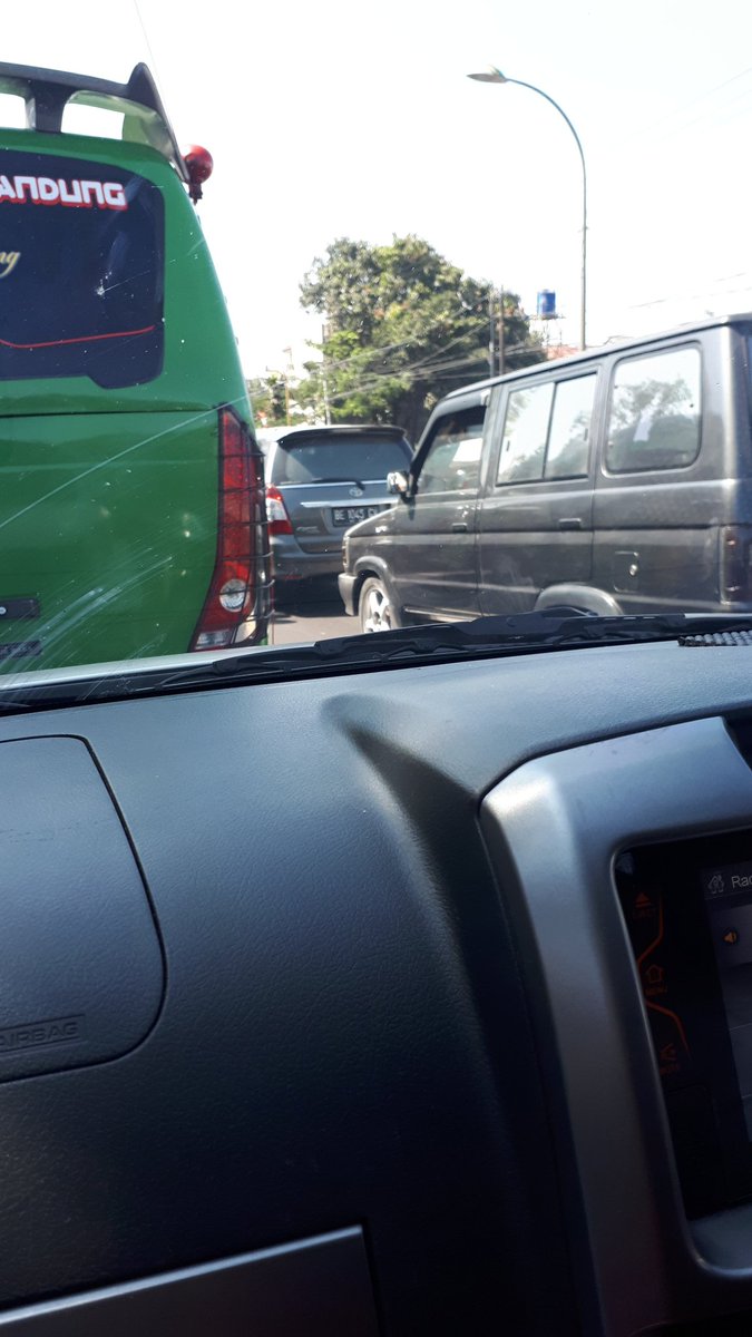EnoRini's tweet photo. Macet total arah mw k nagreg..ada apa ya? @infobdg https://t.co/lfgoWjpe4r