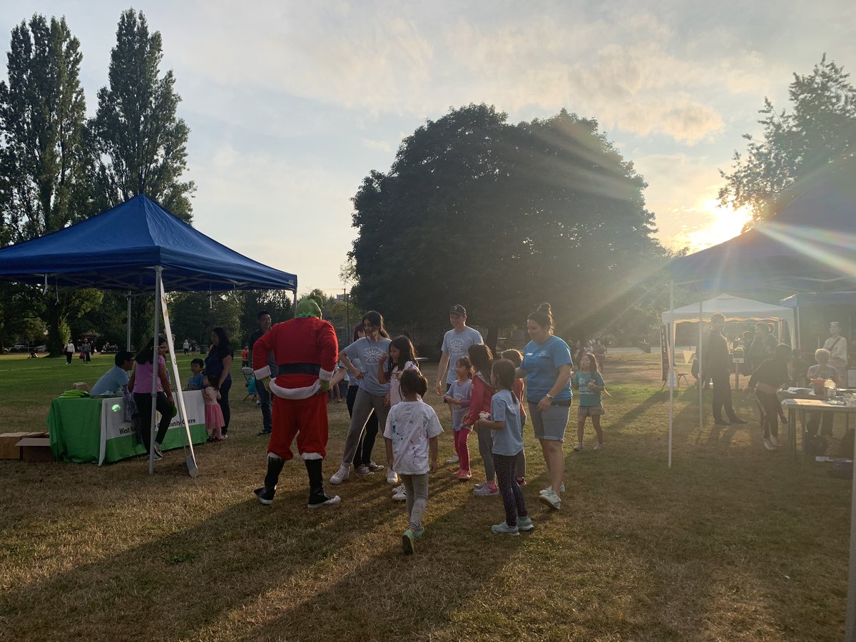 Our community is the core for our business success, and we give back our support as always!!! WestPointGrey movie night at Trimble park!!! Yes for popcorn🍿, but don’t forget the bug spray 🦟!!!@BMO10thSasamat <a href="/MarkCarmic/">Mark Carmichael</a> @ArthurZhang_BMO