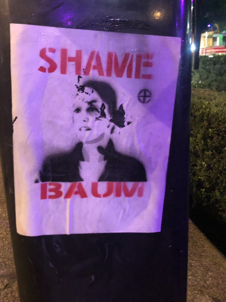The_Sour_Girl's tweet photo. Me quedo con esto de la manifestación de hoy. @Claudiashein  nos fallaste a todas y cada día es peor. https://t.co/Q1rVKOlRVq