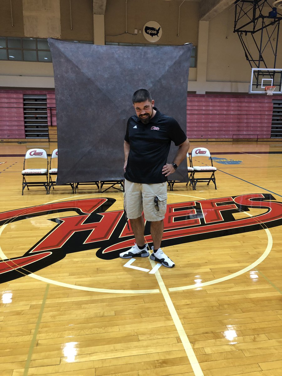 WCCChiefsVball's tweet photo. PICTURE DAY! We have quite the photogenic bunch...Coach included ๐
#GoChiefs #WCCWVB #PartTimeModels https://t.co/6Jp8DfnF6o