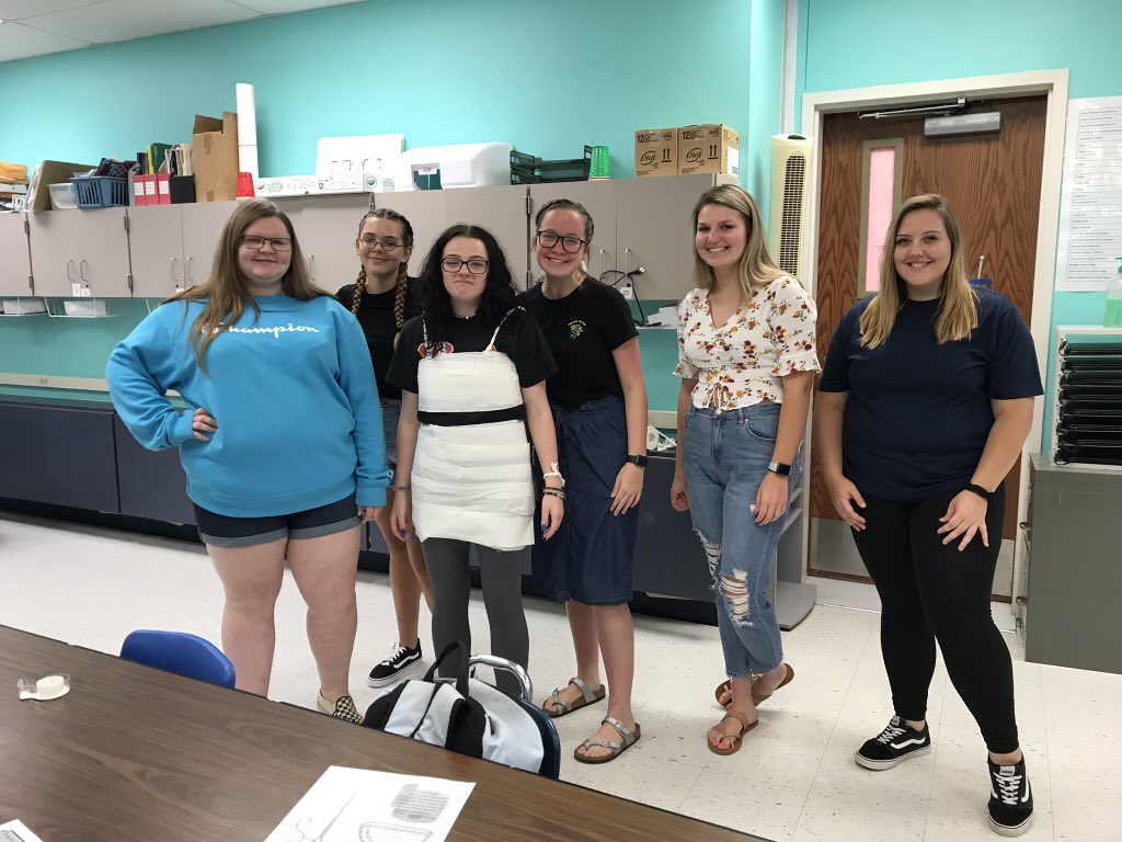 MrsHuskeysFACS's tweet photo. 6th hour toilet paper designs! 🧻#facsclass #HawkStrong https://t.co/l4DiC26vST