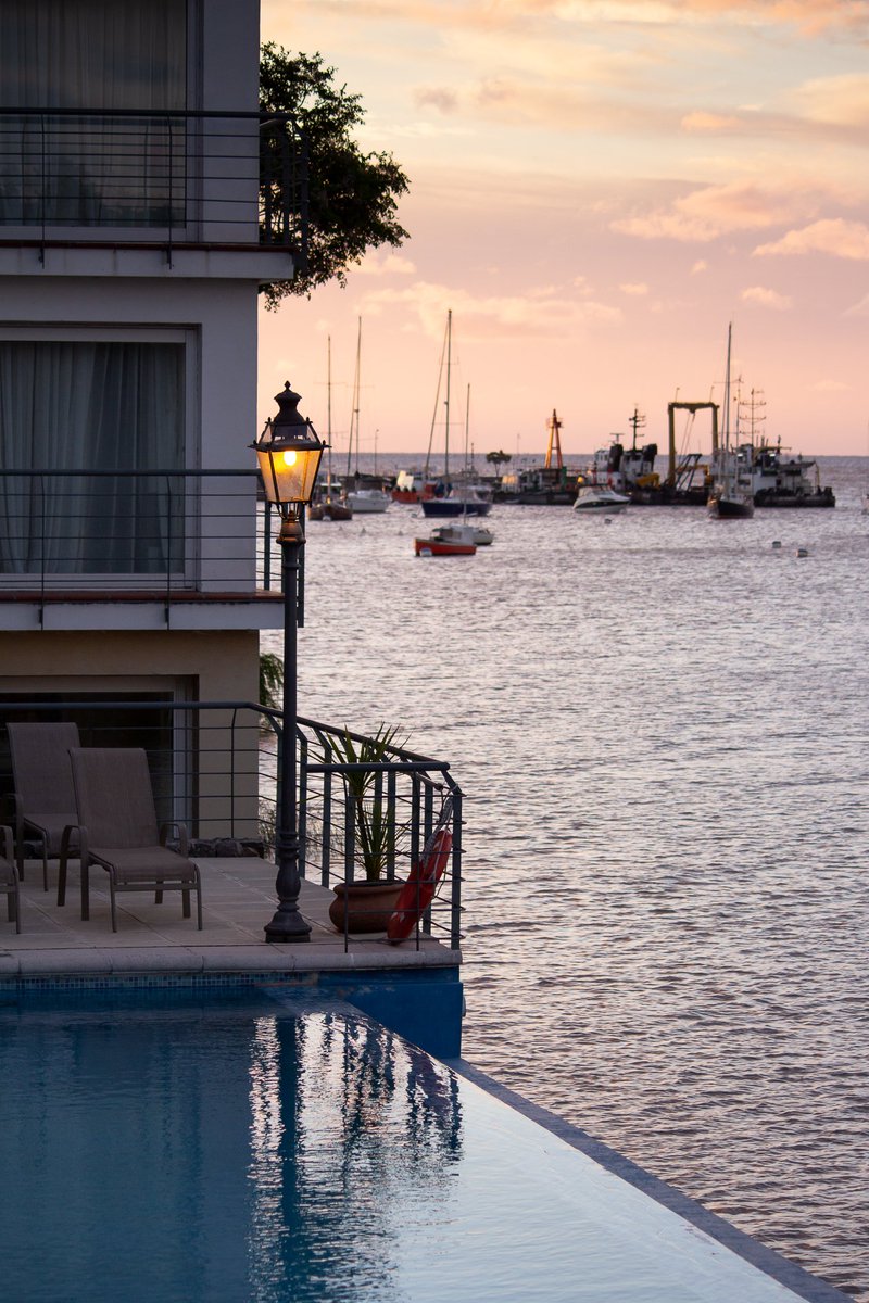 radissoncolonia's tweet photo. Postales que nos regala #RadissonColonia por las tardes https://t.co/UOoh0WGapR