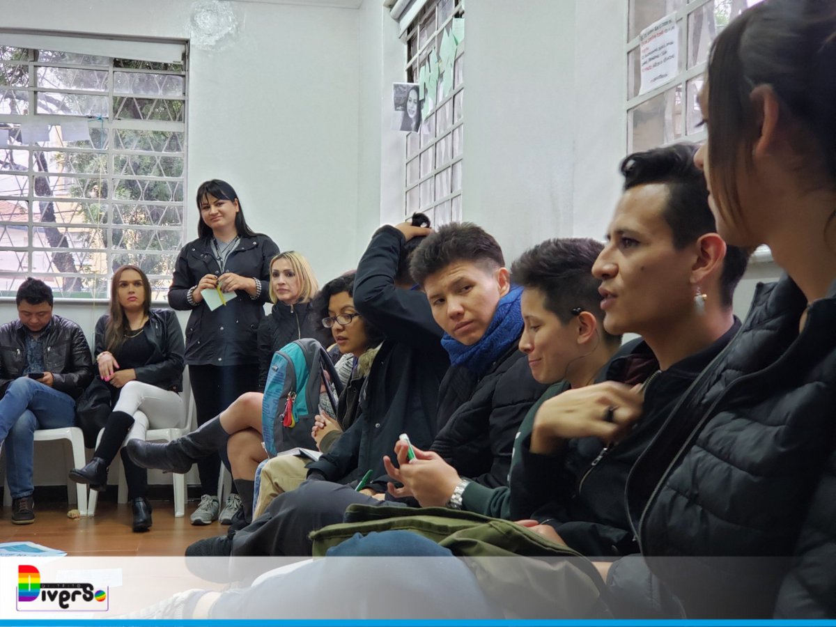 SubLGBTI's tweet photo. 🌈La @SubLGBTI, desde el #CAIDSG Sebastián Romero, continuando con el proceso de #EscuelaTrans, hablando de la "Línea de tiempo de las personas trans".
🧠 https://t.co/sPWYGjUzFr