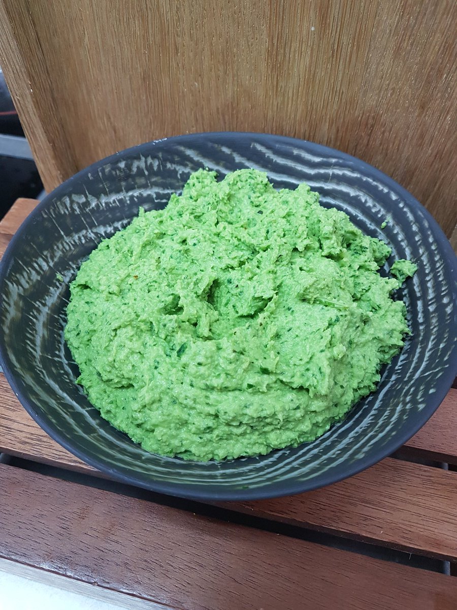 DarylParker83's tweet photo. @compassgroupuki  working on food waste dishes!
Instead of throwing out those broccoli stalks 
Why not try making this banging  vibrant coloured broccoli stalk hummus  😉🤔
#stopfoodwaste #leavenothingbehind 
 #foodphotography 
 #veganfood #developmentchef #compassgroupuki https://t.co/lqSbWHPzNm