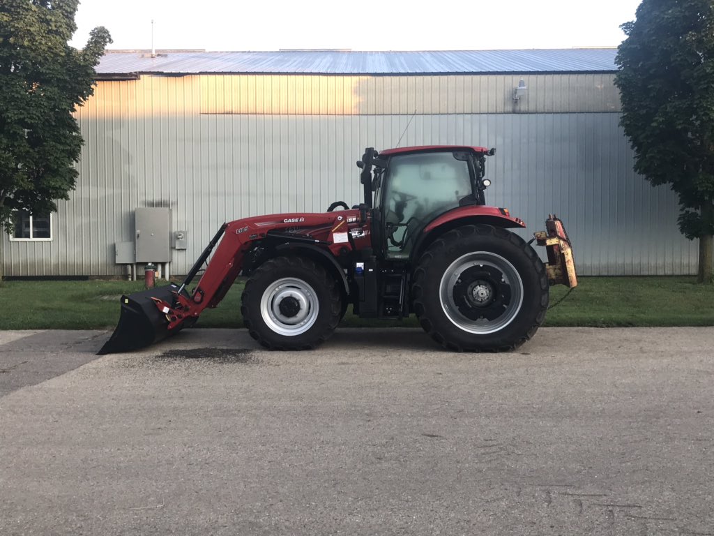 Real_Team_Sweet's tweet photo. Nothing like a new tractor to put a smile on your face during Sweet Corn evaluation. Thanks to @Case_IH  and Ritchie Implement  for supplying @UWMadisonCALS with this beauty.  #TeamSweet #RedPower https://t.co/VLI3j2Elia