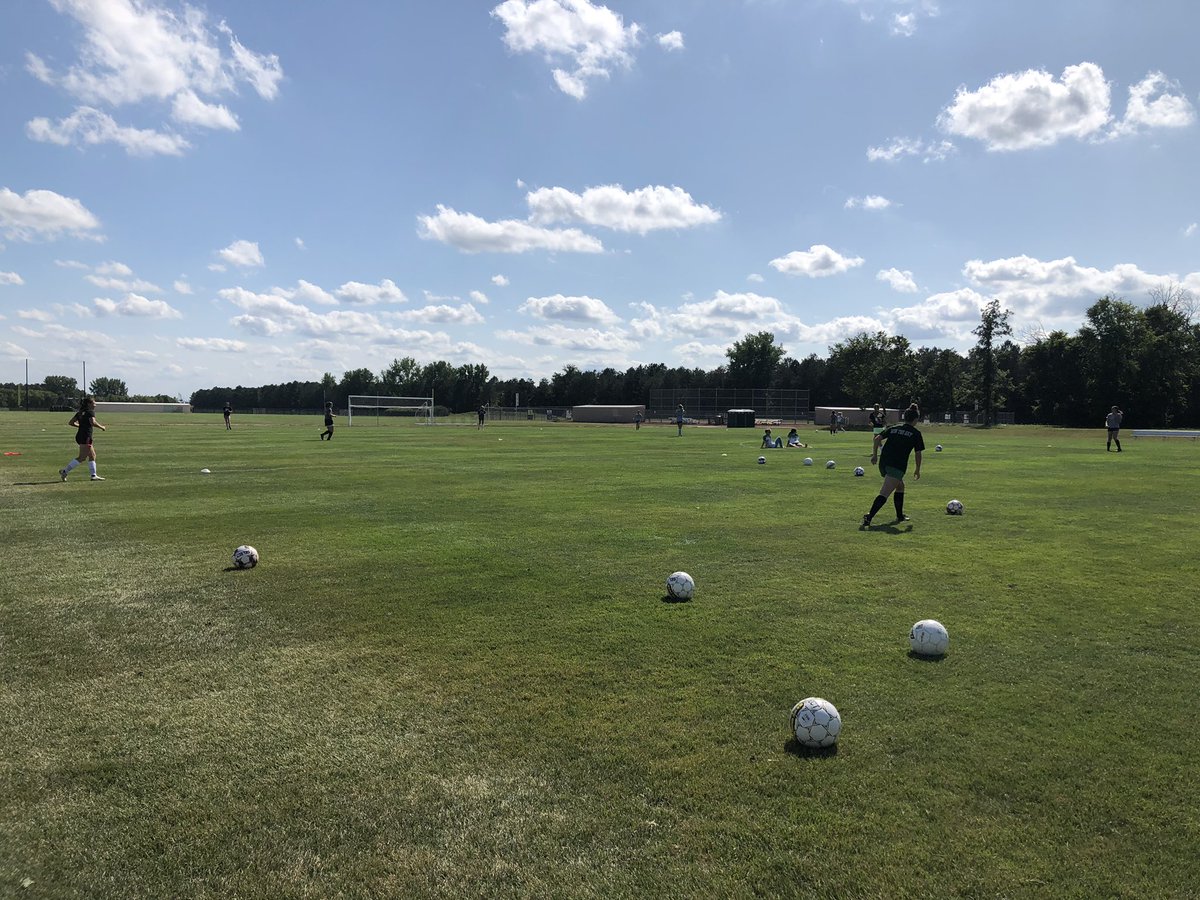NJCAA_Soccer's tweet photo. Working on a defensive drill!! #NJCAAback @DCWOSOCC https://t.co/KTn3DgFJAf