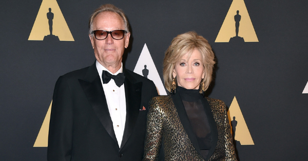 Variety's tweet photo. Jane Fonda reacts to the death of her brother, Peter: “I am very sad. He was my sweet-hearted baby brother. The talker of the family. I have had beautiful alone time with him these last days. He went out laughing" https://t.co/2J5YujswjR https://t.co/8FRSikRalO