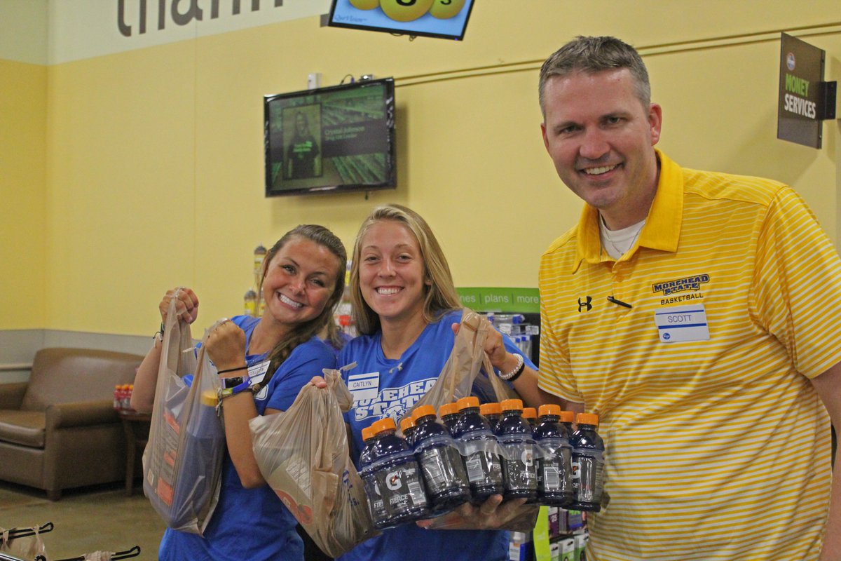 MSUEagles's tweet photo. WE ❤️ MOREHEAD! 

It's safe to say we have the greatest smalltown community here in Morehead, KY! It's our pleasure to give back to it in any way we can! 

#OneTownOneTeam https://t.co/KVHcjB1VNn