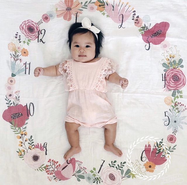 justBebexo's tweet photo. Happy 1/2 birthday to my sweet baby girl. She is 6 months old today.🎀
.
She still has the two bottom teeth and her new thing is nibbling her tiny toes. So stinkin’ cute. Her hair also doesn’t stick up anymore and I kind of miss that!
.
.
#6monthsold … https://t.co/vkVc7BgboS https://t.co/xpv0U2cmnT