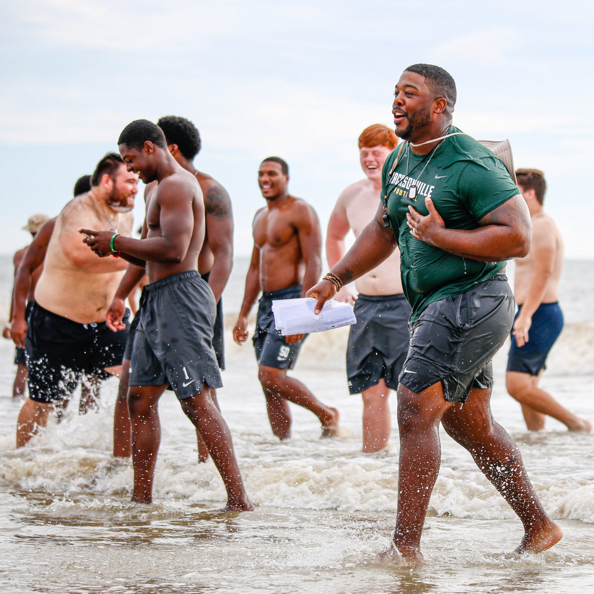 JAX_FB's tweet photo. Beach vibes. Family Fun Day is up next.

Full gallery 📸: https://t.co/vAREGOdNWu

#WADL #EMAD #JUPhinsUp https://t.co/exE7Mp8RQe