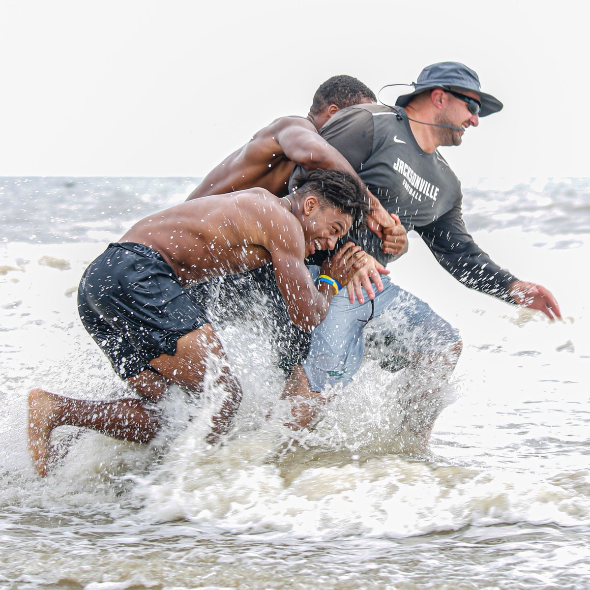 JAX_FB's tweet photo. Beach vibes. Family Fun Day is up next.

Full gallery 📸: https://t.co/vAREGOdNWu

#WADL #EMAD #JUPhinsUp https://t.co/exE7Mp8RQe