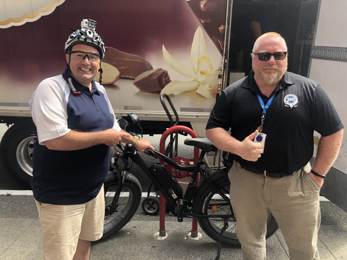 ColinPlant2026's tweet photo. Had a great lunch and visit with @THEAVICC president, #CSAAN Councillor, friend and NAMER of my new ebike: THE @carloncouncil. He won with the name KITT. (You may need to google it if you’re under 35). Had a yummy lunch @VarshaYYJ too! #YYJPOLI #YYJFUN https://t.co/HhOHqiXr5u