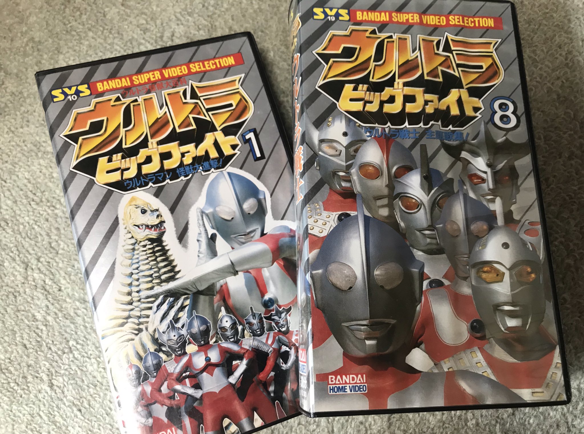 キヌタぬき お次はバンダイ スーパー ビデオ セレクションのダビング ウルトラ戦士 主題歌集 は人生で初めて買ってもらった映像ソフトなので思い出深いです てか裏に挟まれてる冊子 が残ってるの凄いなぁ この手のものって大体紛失やシール貼付け