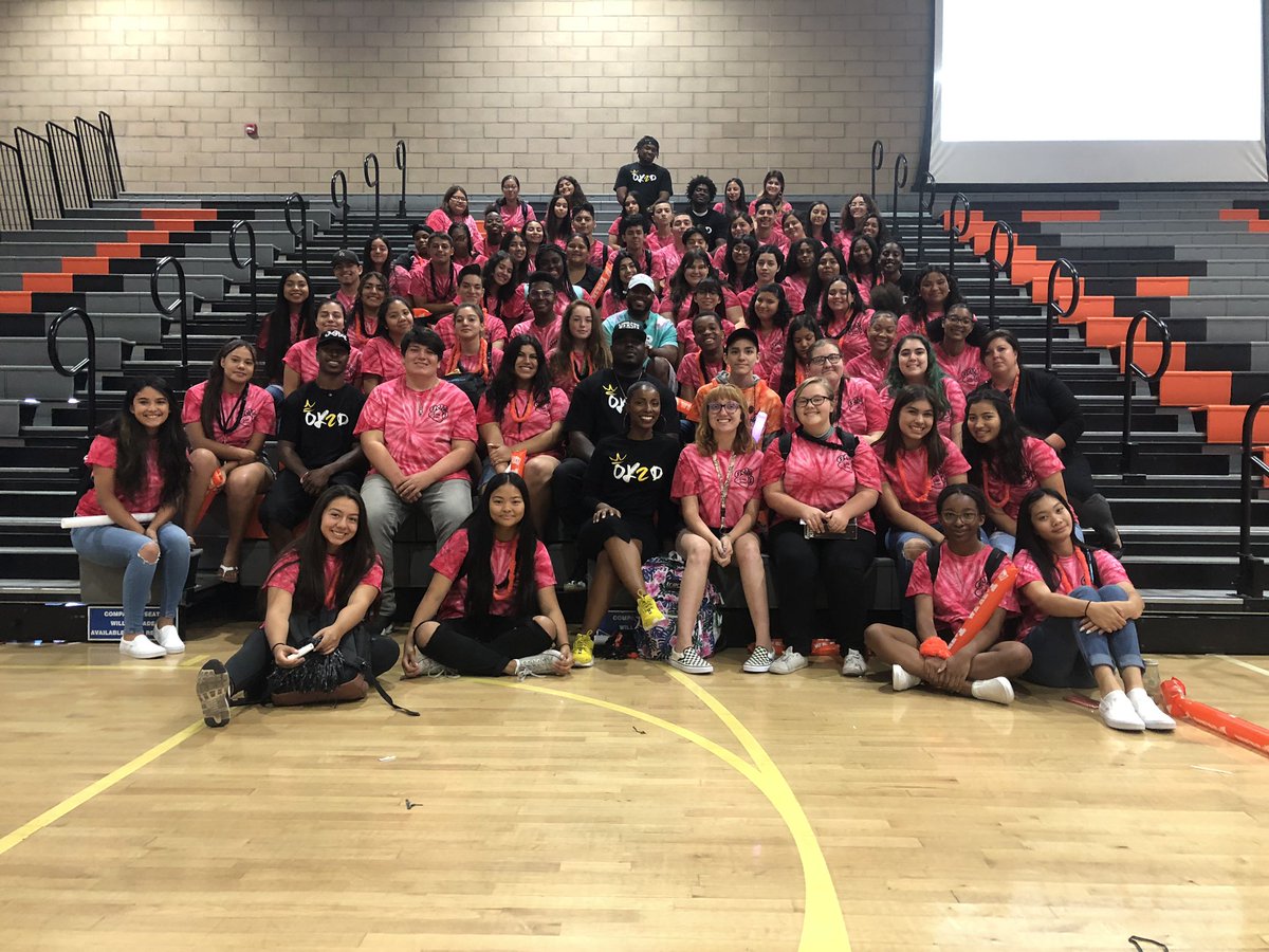 LinkCrewSjhs's tweet photo. Thank you Oliver Petty for coming to our school. You inspired us to keep dreaming and to keep following our dreams!!!! @SanJacintoHS https://t.co/F4LLJg7Hdi