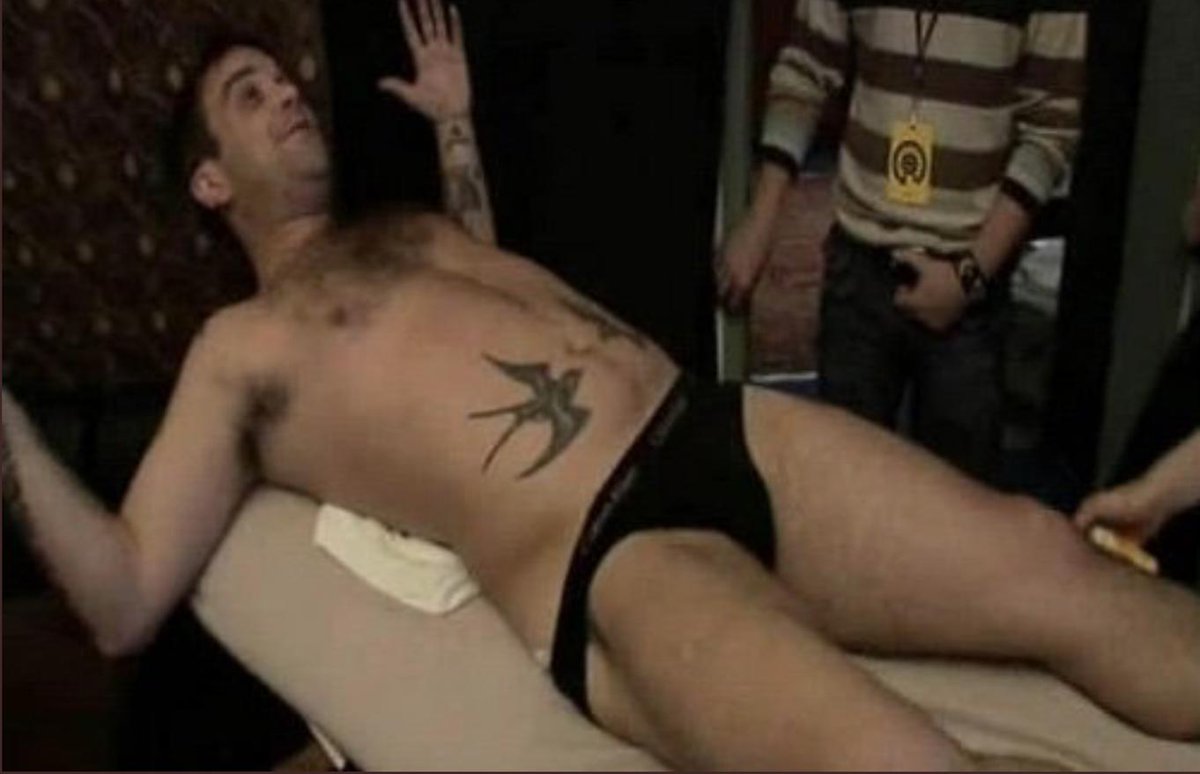 CelebWanker's tweet photo. Could Robbie Williams look any more #DILFy here? What I'd give to worship that hairy body... https://t.co/KG2X1GRLWK