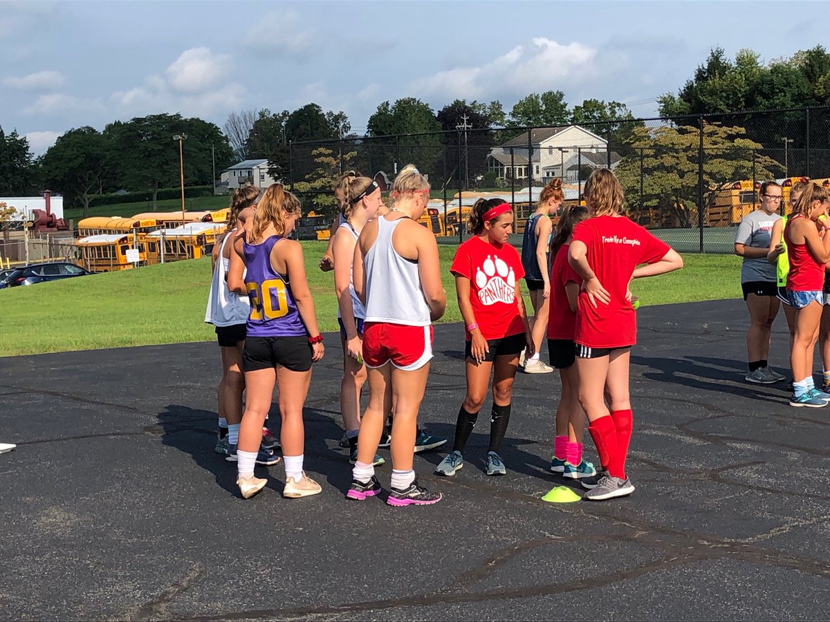 SauconValleyFH's tweet photo. Friday fun with the middle school players.  #buildbonds https://t.co/nyIXgQMgxk