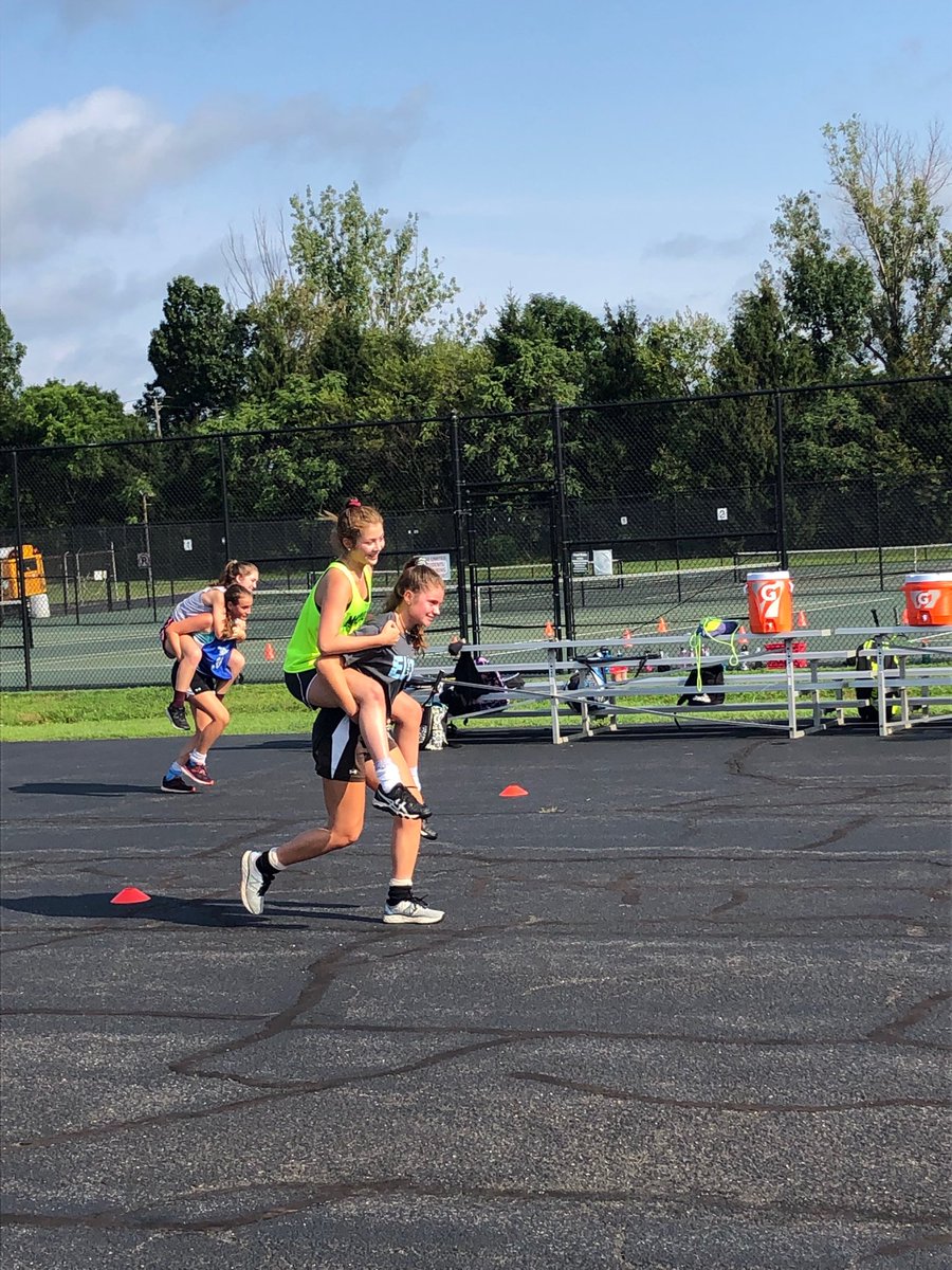 SauconValleyFH's tweet photo. Friday fun with the middle school players.  #buildbonds https://t.co/nyIXgQMgxk