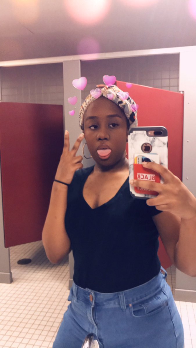 elesjones12's tweet photo. I’m Eles and I’m a junior in Computer Science. I’m pretty shy but say hi to me on campus 😊#VTFollowTrain #VT21 #blackpeopleofvt https://t.co/ktx11XMpli